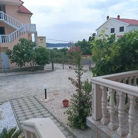 Jakov *